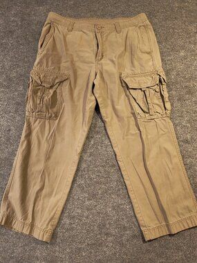 The North Face Khaki Cargo Pants Men’s 38 Short